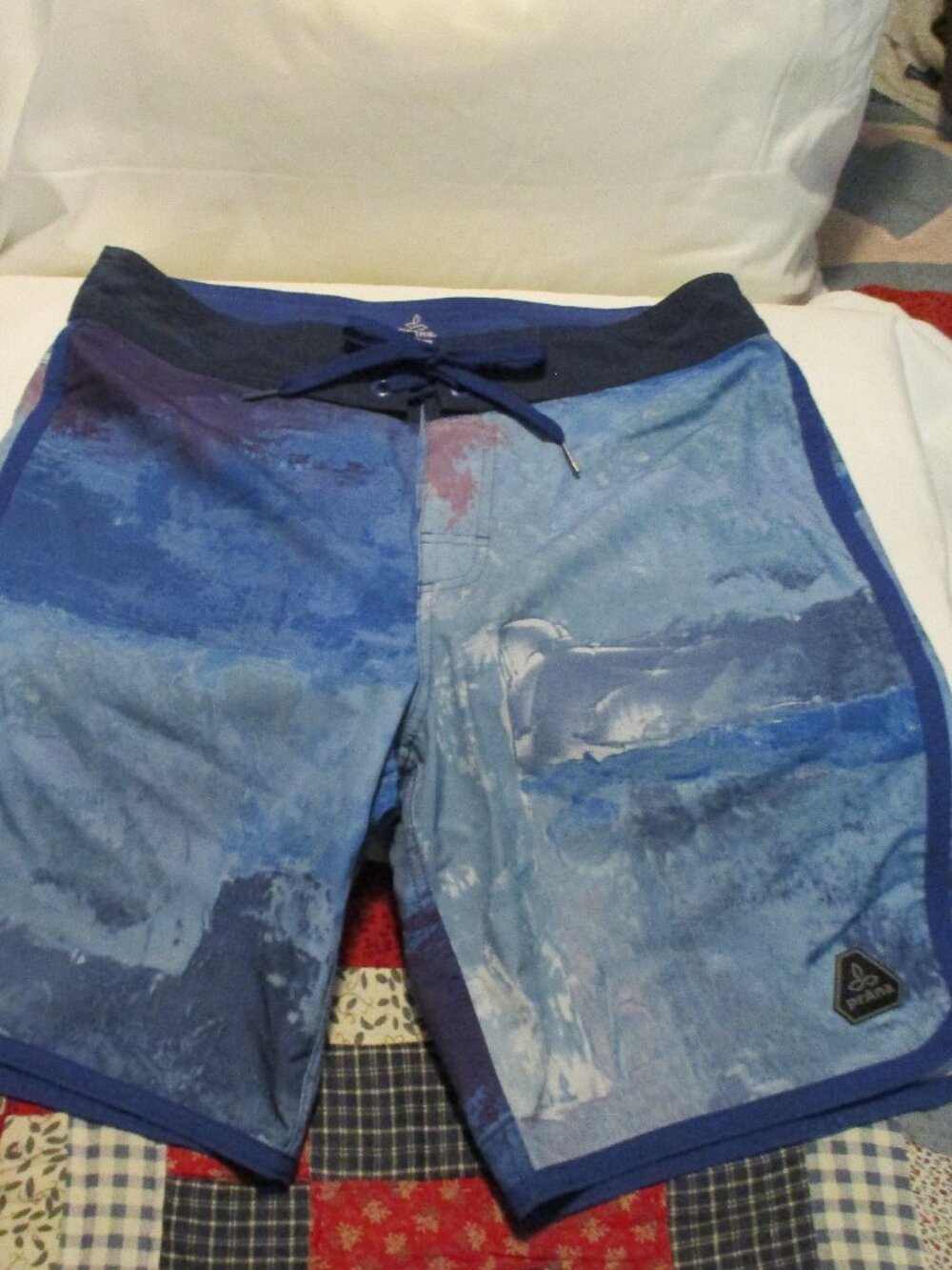 Prana men’s 30 swim trunks Board Shorts Ocean colors
